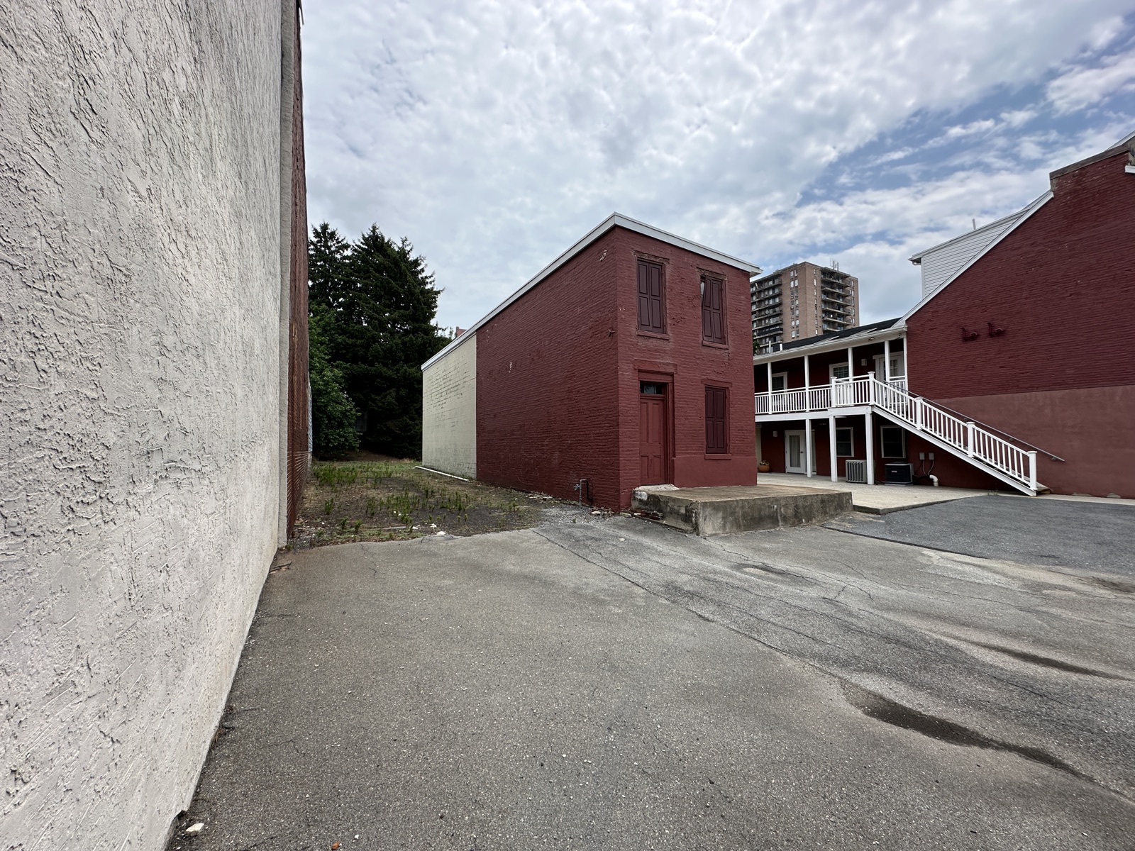 The lot at 131 N. Third with the 129 building